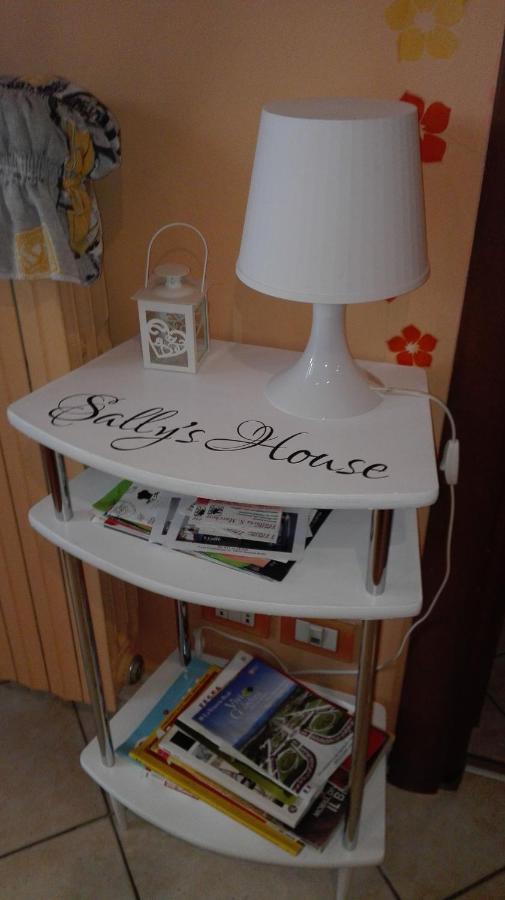 Sally'S House เวนาเรีย เรอาเล ภายนอก รูปภาพ