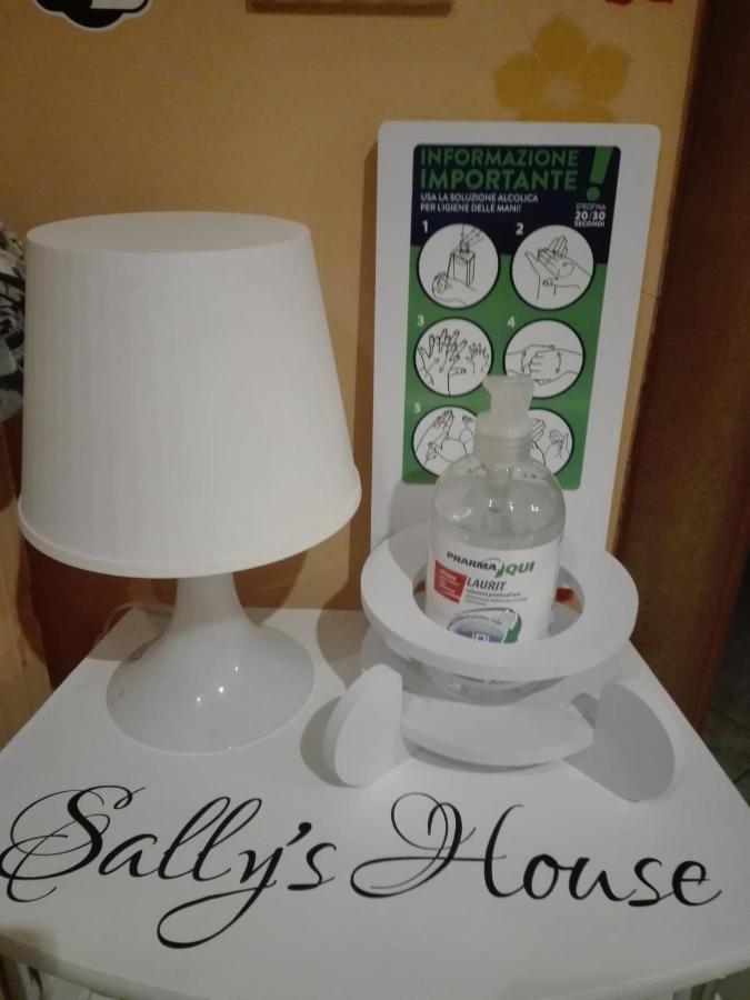 Sally'S House เวนาเรีย เรอาเล ภายนอก รูปภาพ