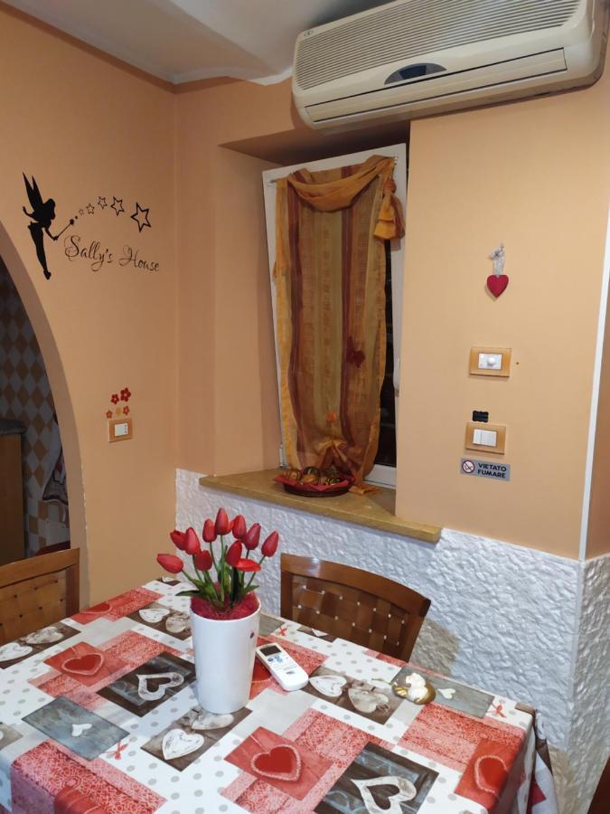 Sally'S House เวนาเรีย เรอาเล ภายนอก รูปภาพ