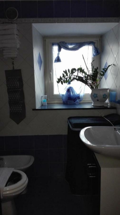 Sally'S House เวนาเรีย เรอาเล ภายนอก รูปภาพ