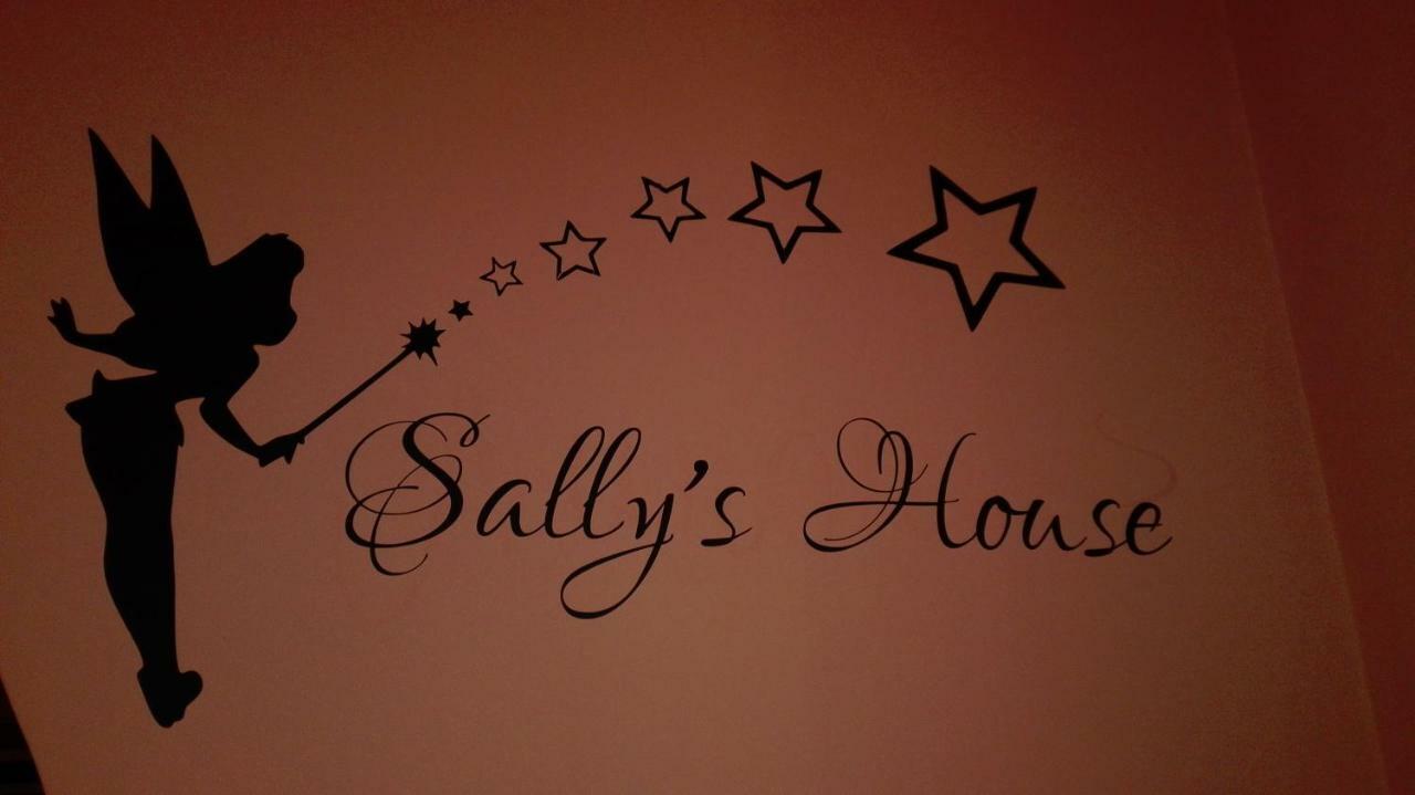 Sally'S House เวนาเรีย เรอาเล ภายนอก รูปภาพ